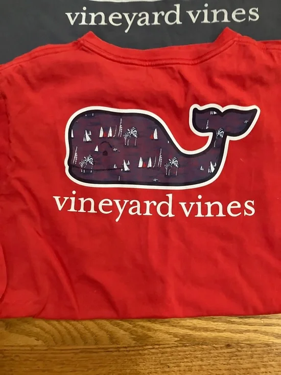Vineyard Vines Coral, Navy & Red Whale Tees with Khaki Shorts Sz XL (16) EUC - Picture 2 of 15